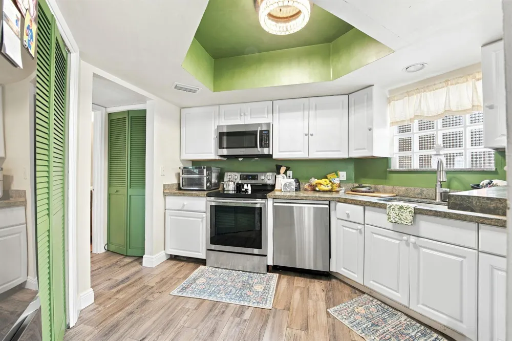 126 WEYBRIDGE CIRCLE #B Royal Palm Beach, FL 33411