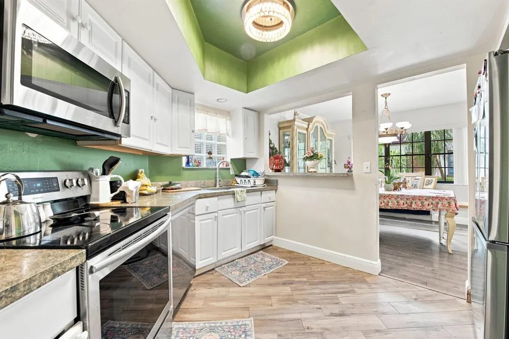 126 WEYBRIDGE CIRCLE #B Royal Palm Beach, FL 33411