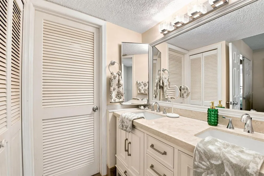 126 WEYBRIDGE CIRCLE #B Royal Palm Beach, FL 33411
