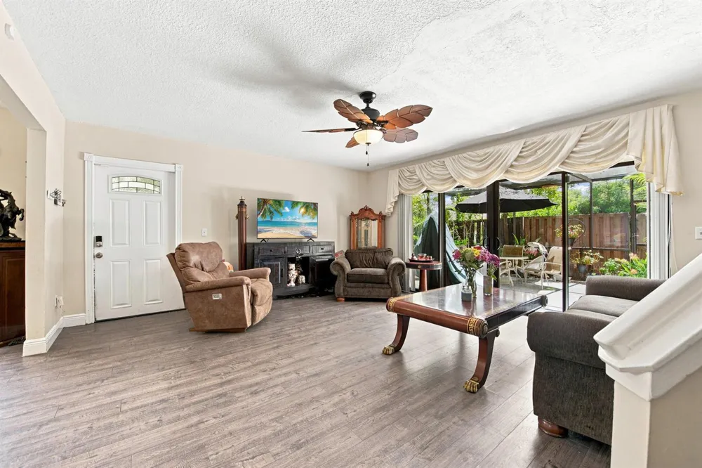 126 WEYBRIDGE CIRCLE #B Royal Palm Beach, FL 33411