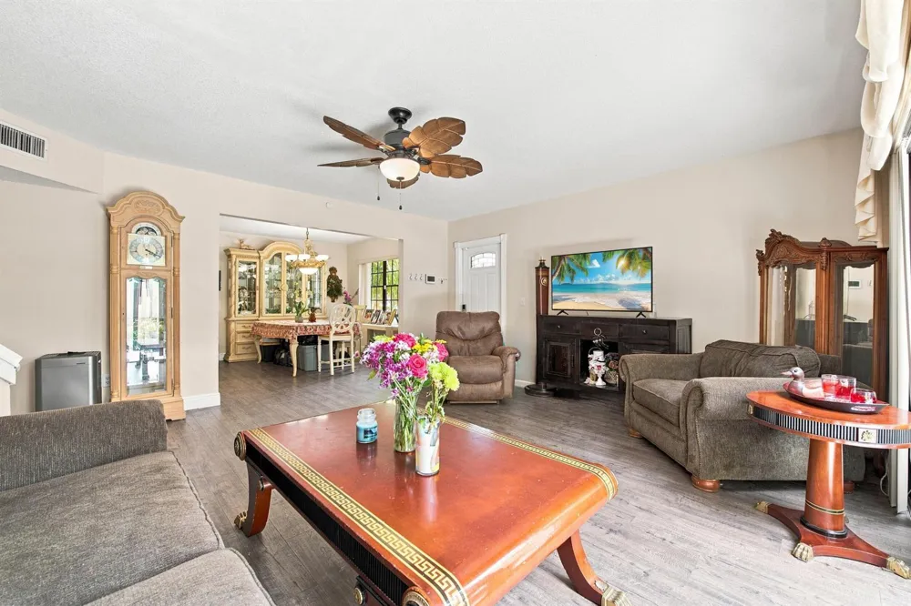 126 WEYBRIDGE CIRCLE #B Royal Palm Beach, FL 33411