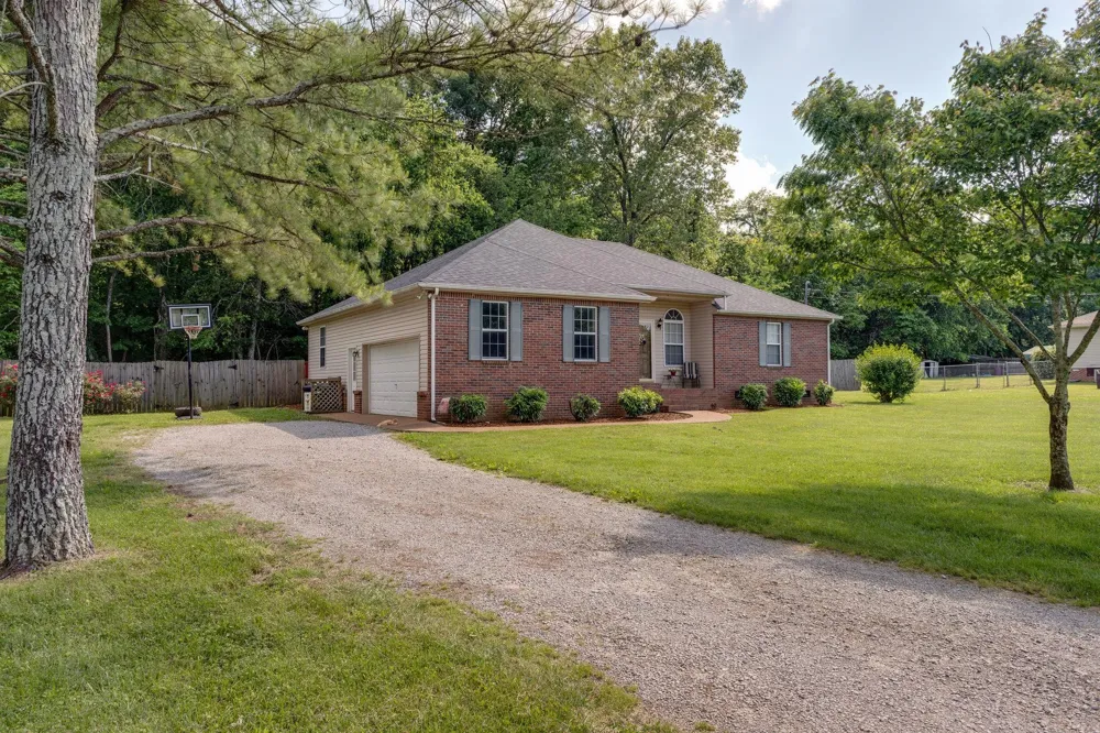 2122 Derrick Rd Chapel Hill, TN 37034