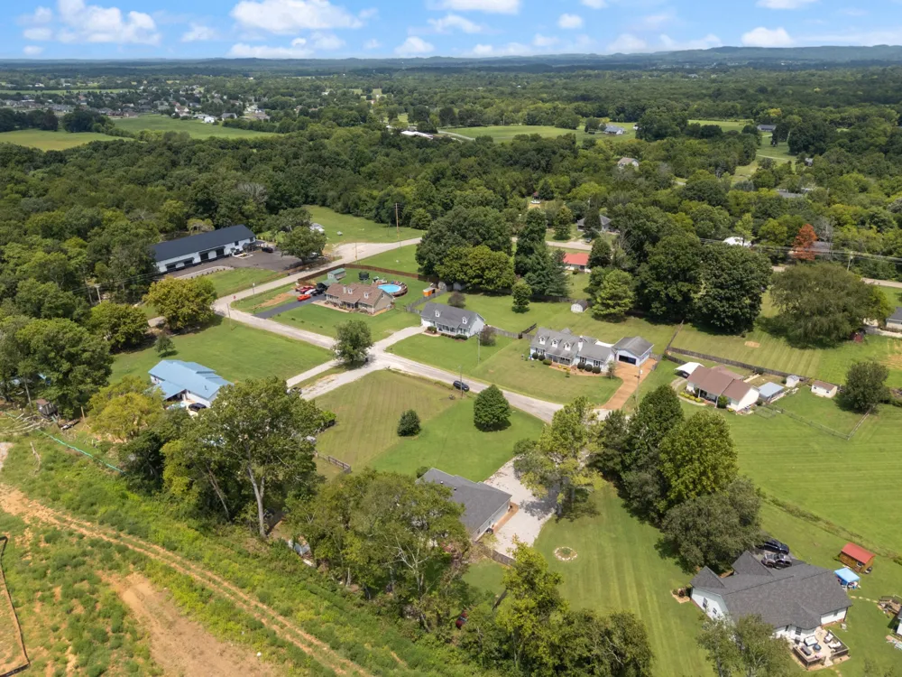 2122 Derrick Rd Chapel Hill, TN 37034