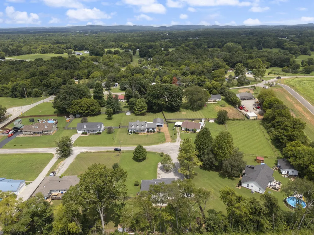 2122 Derrick Rd Chapel Hill, TN 37034