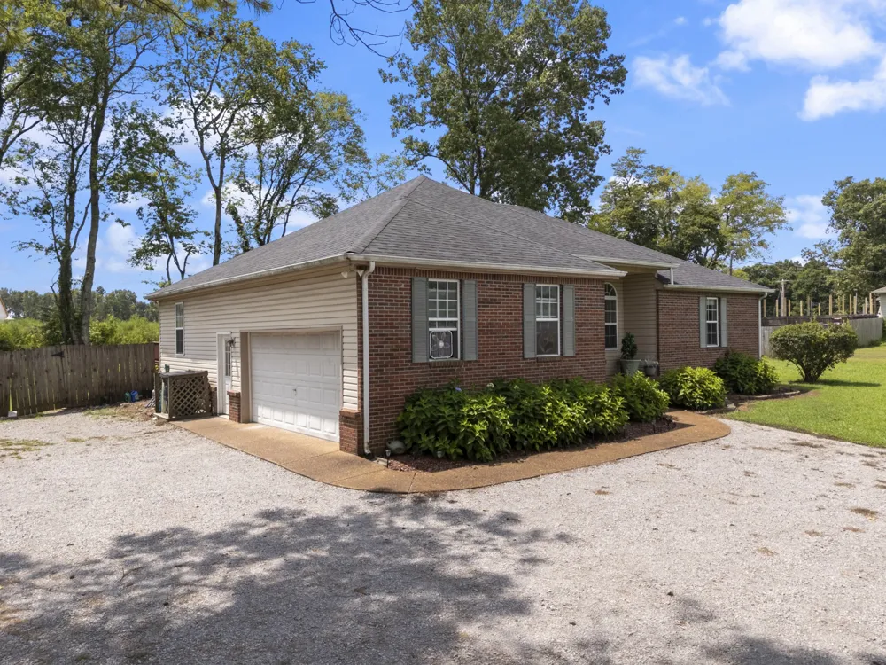 2122 Derrick Rd Chapel Hill, TN 37034