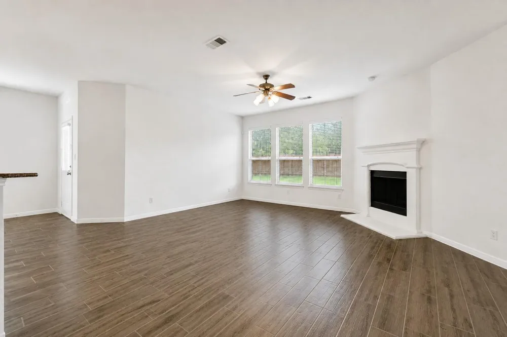 31 Hearthwick Road Tomball, TX 77375