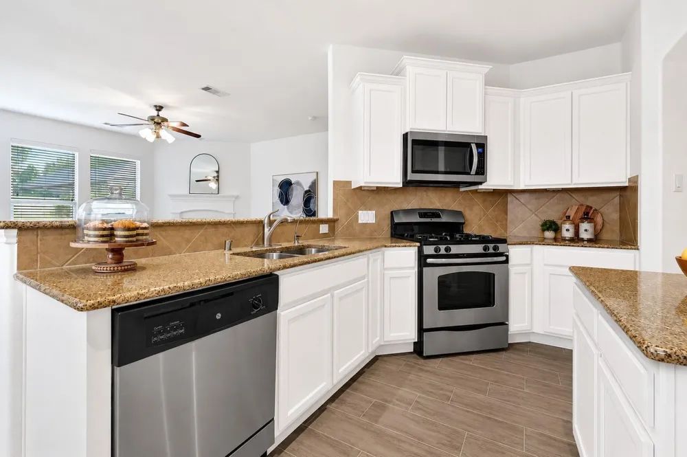 31 Hearthwick Road Tomball, TX 77375