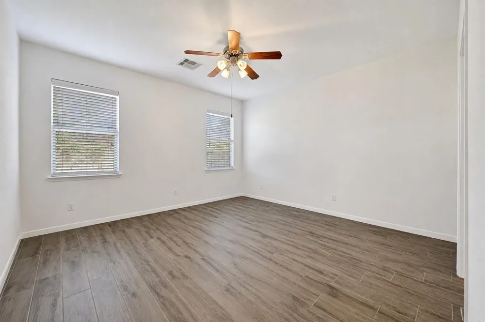 31 Hearthwick Road Tomball, TX 77375