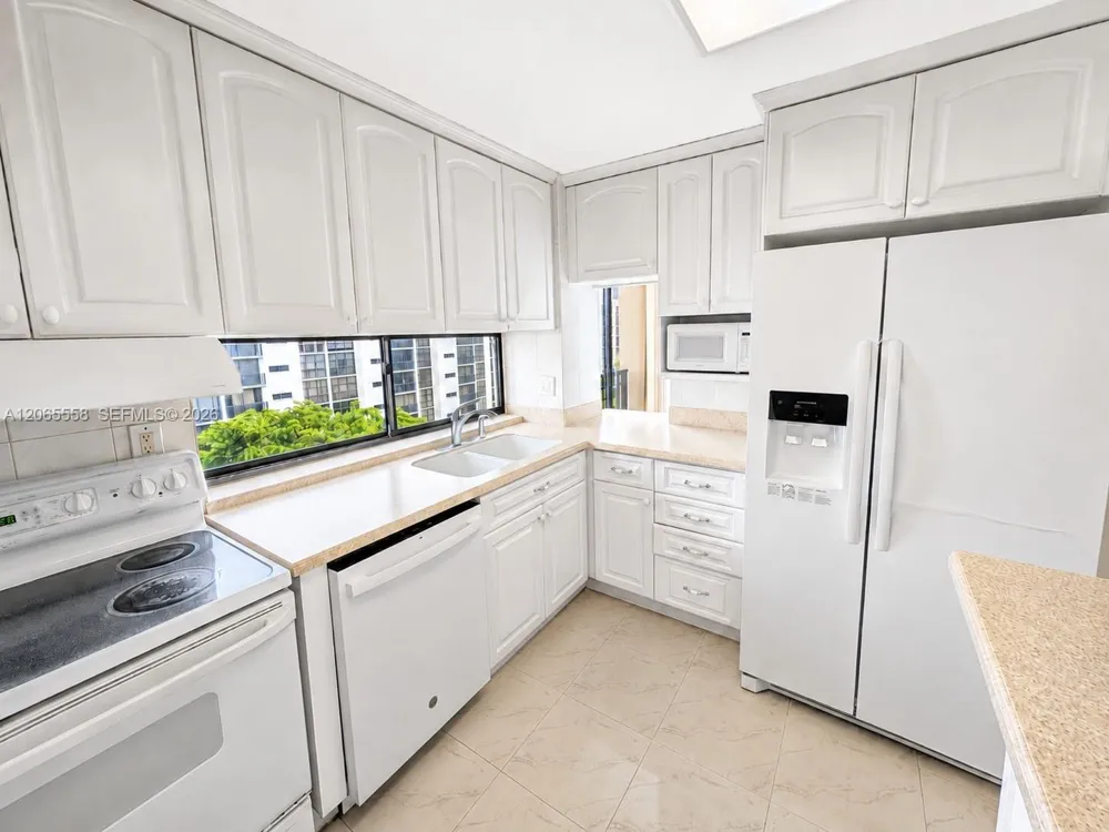 17011 Bay Rd #801 Sunny Isles Beach, FL 33160