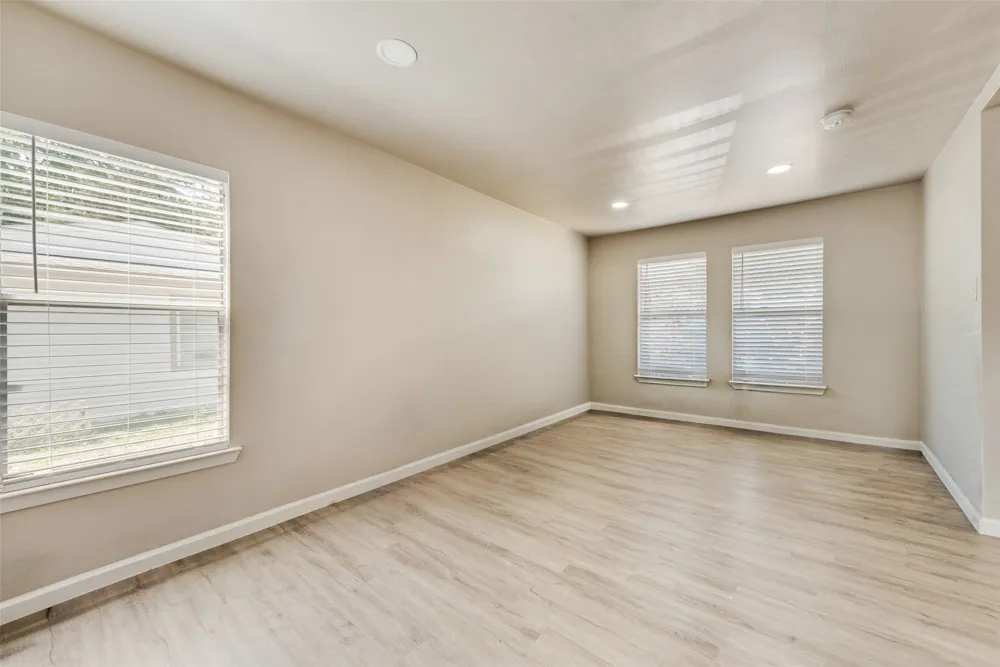 1318 Raines Street Arlington, TX 76010