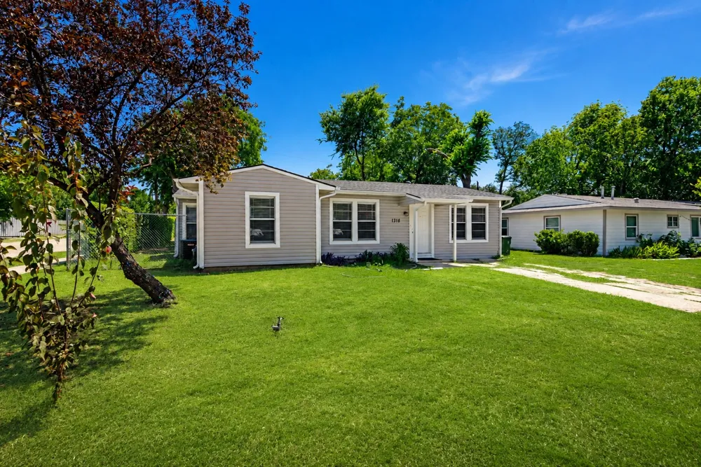 1318 Raines Street Arlington, TX 76010