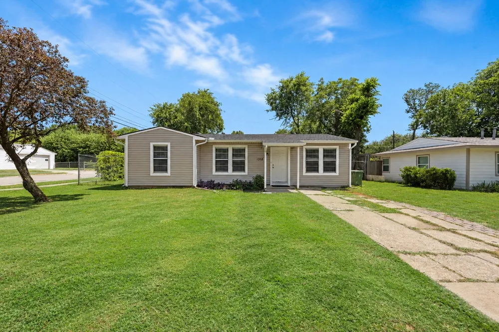 1318 Raines Street Arlington, TX 76010