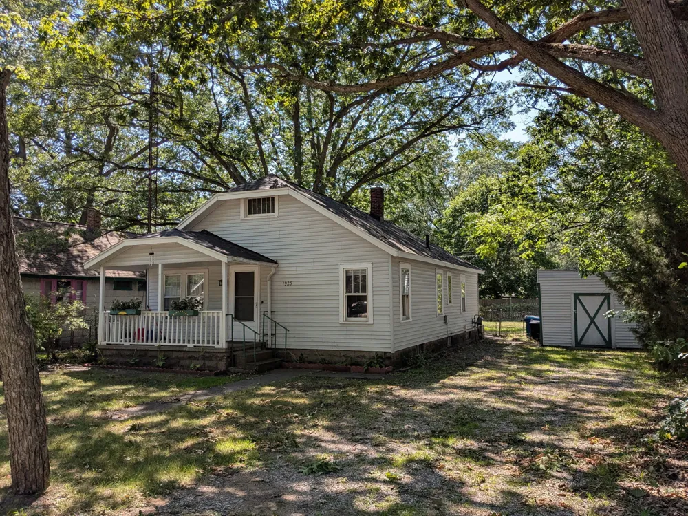 1925 Valley Street Muskegon City, MI 49442