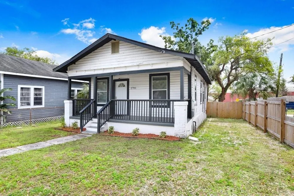 2701 E COLUMBUS DRIVE Tampa, FL 33605