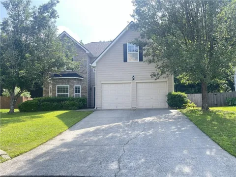 385 Blackwood Lane