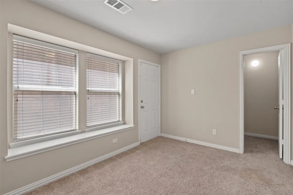 2700 Club Ridge Drive #17 Lewisville, TX 75067