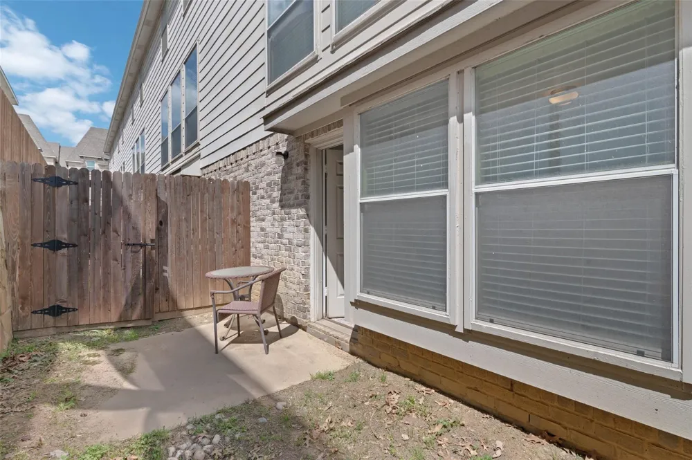 2700 Club Ridge Drive #17 Lewisville, TX 75067