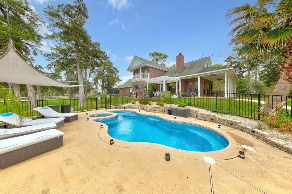 9520 El Chaco Drive Baytown, TX 77521