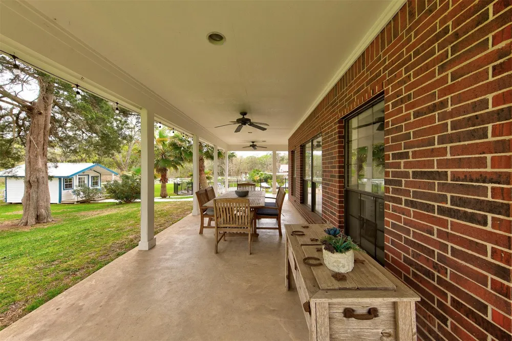 9520 El Chaco Drive Baytown, TX 77521