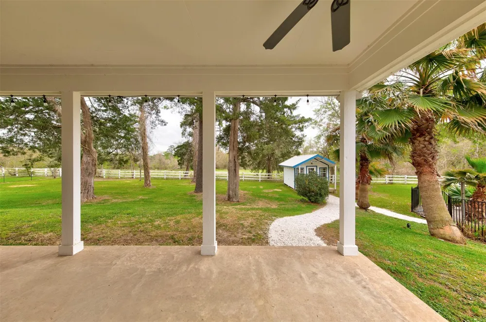 9520 El Chaco Drive Baytown, TX 77521