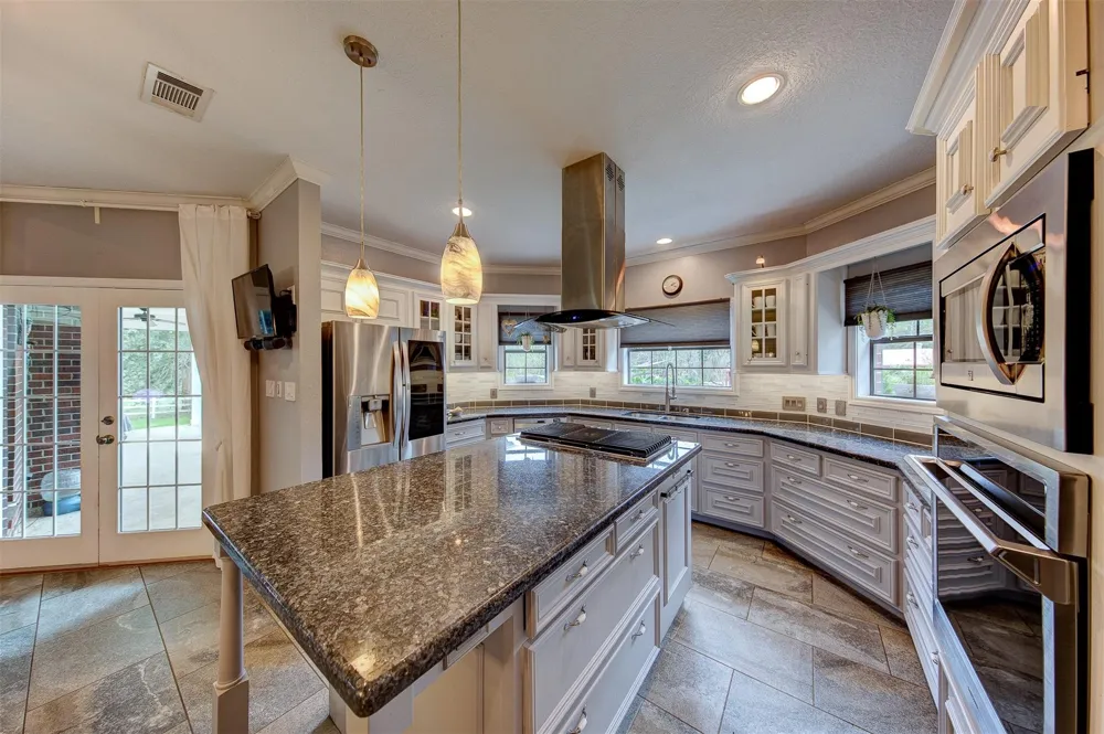 9520 El Chaco Drive Baytown, TX 77521