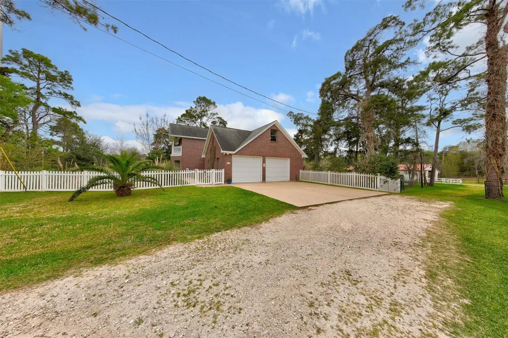 9520 El Chaco Drive Baytown, TX 77521