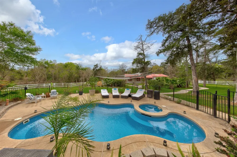 9520 El Chaco Drive Baytown, TX 77521