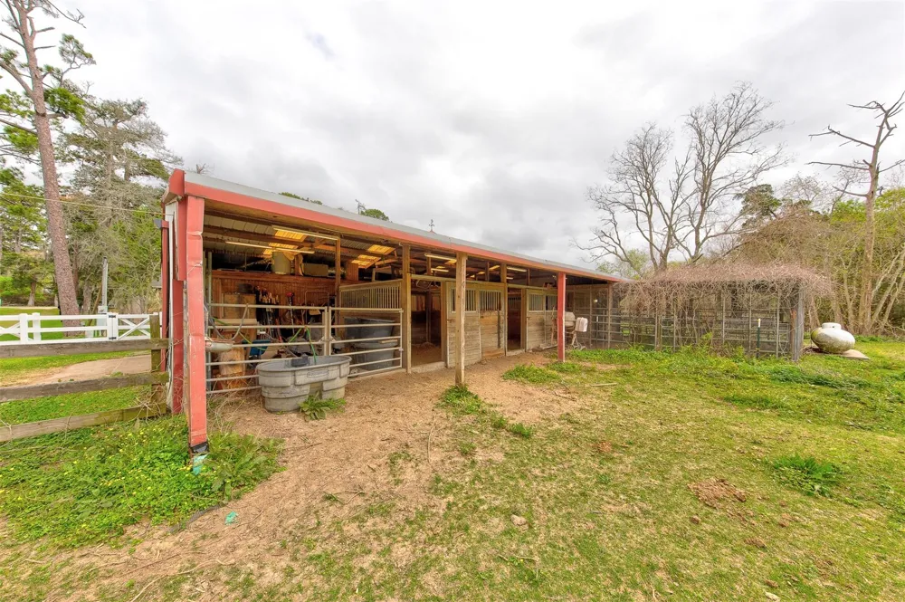 9520 El Chaco Drive Baytown, TX 77521