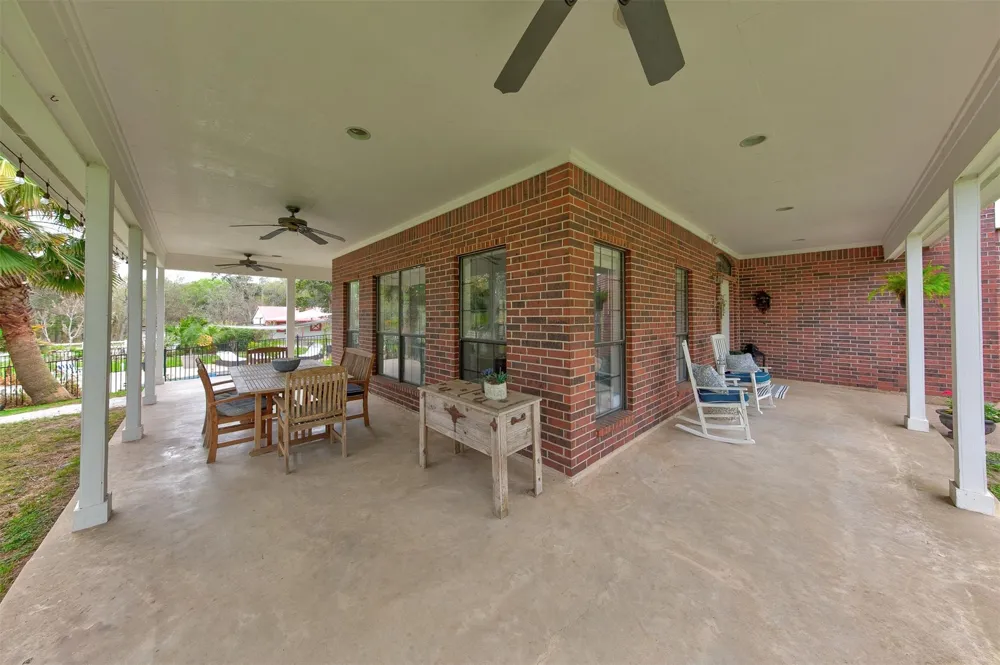 9520 El Chaco Drive Baytown, TX 77521