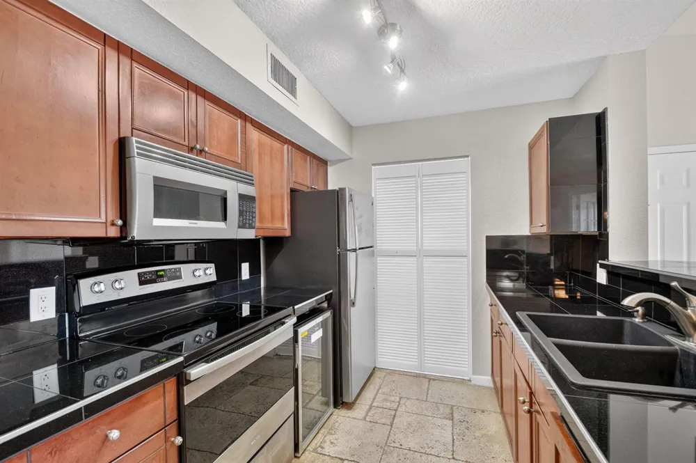 160 YACHT CLUB WAY #211 Hypoluxo, FL 33462