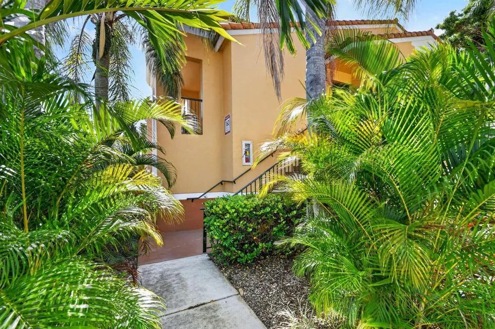 160 YACHT CLUB WAY #211 Hypoluxo, FL 33462