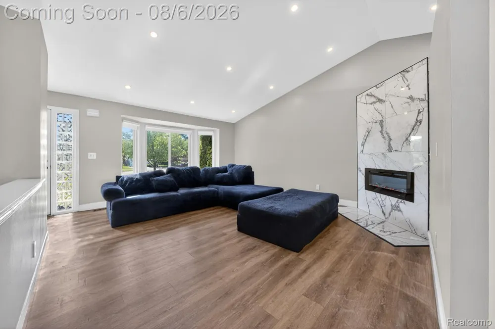 45925 Ashwood Lane Macomb Township, MI 48044