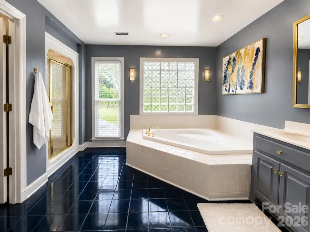 4215 3rd Street NW Hickory, NC 28601