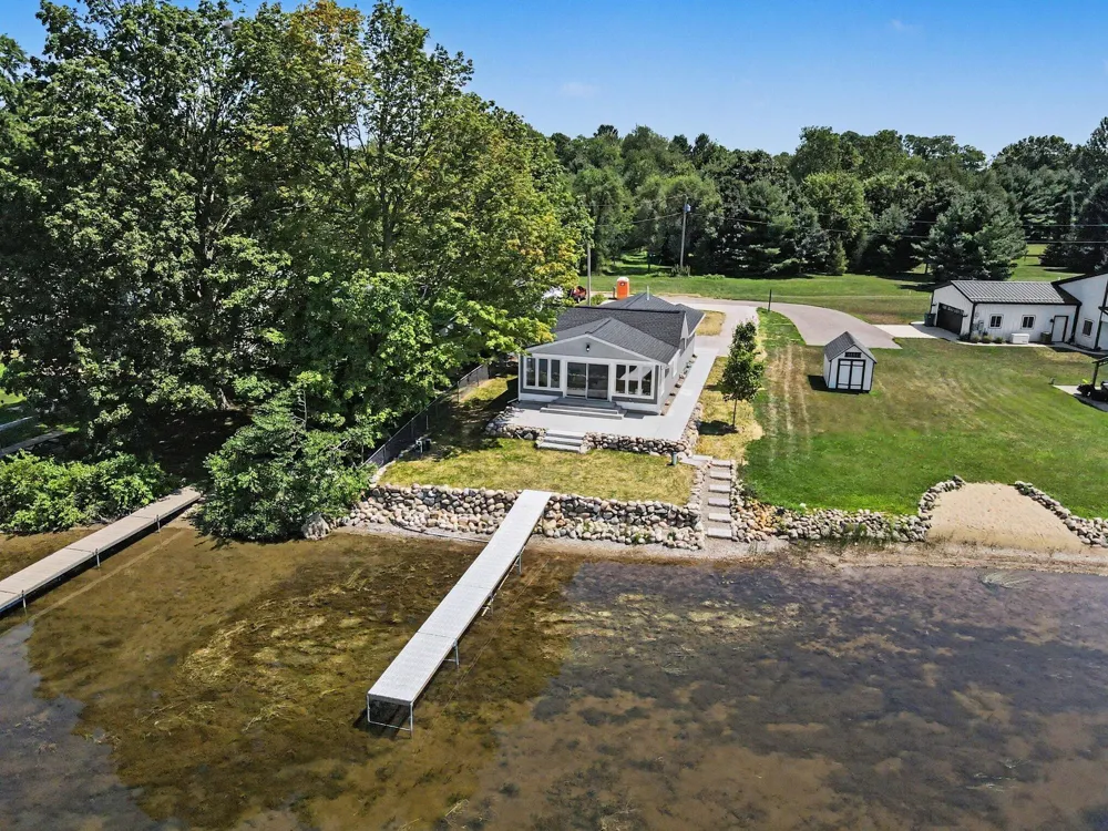 52070 Lake Avenue Three Rivers, MI 49093