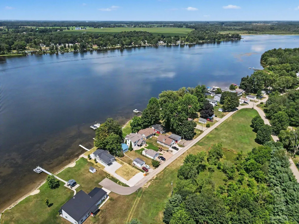 52070 Lake Avenue Three Rivers, MI 49093