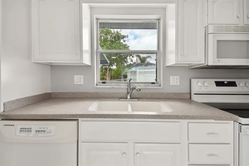 4411 3RD AVENUE E Bradenton, FL 34208