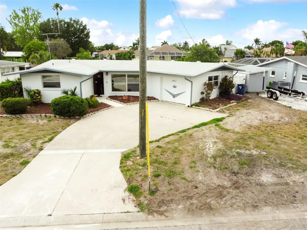 4411 3RD AVENUE E Bradenton, FL 34208