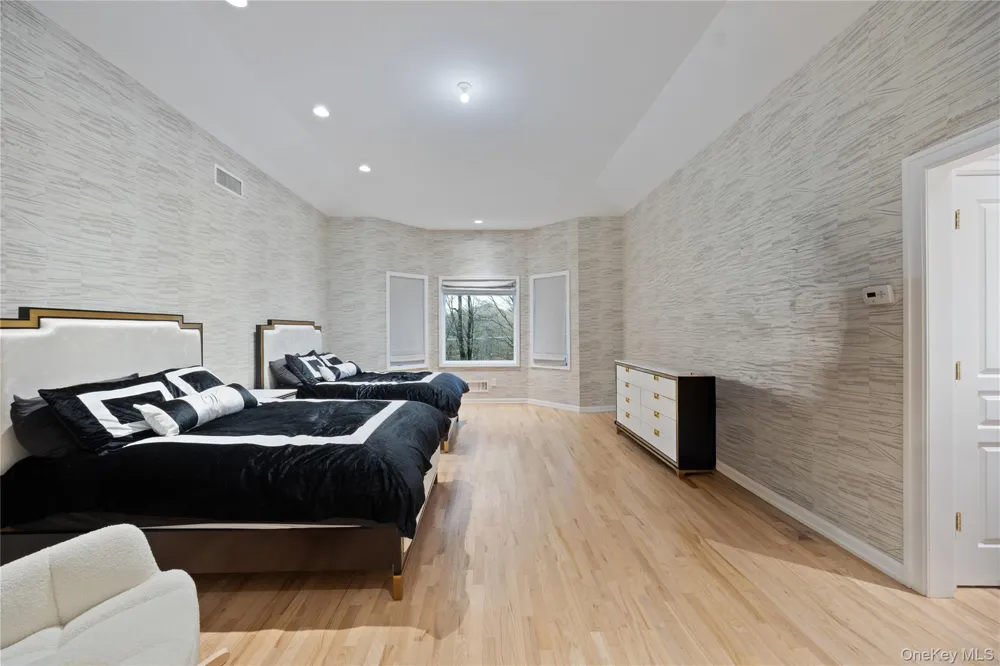 16 S De Baun Avenue Airmont, NY 10901