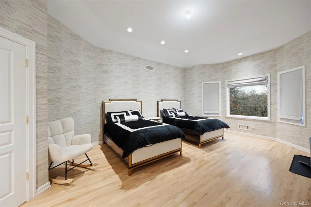 16 S De Baun Avenue Airmont, NY 10901