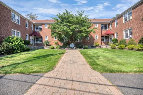 15 Bryant Crescent #2F