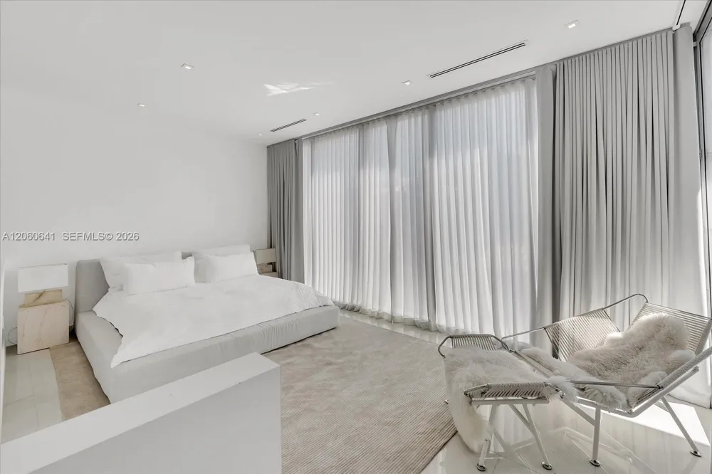 7830 Atlantic Way Miami Beach, FL 33141