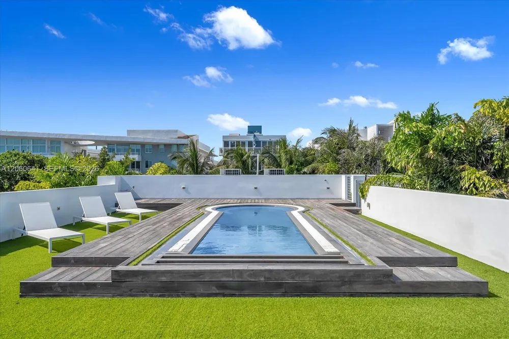 7830 Atlantic Way Miami Beach, FL 33141