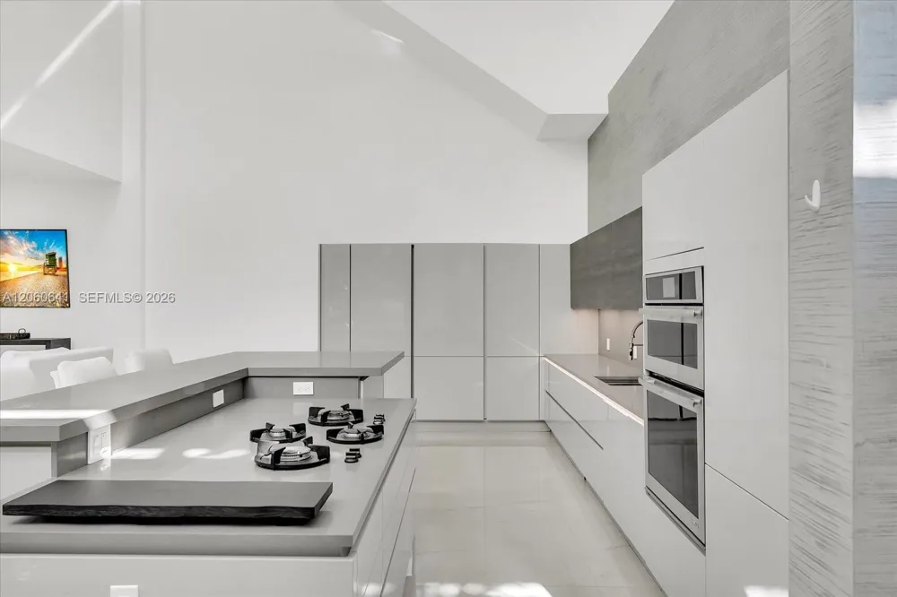 7830 Atlantic Way Miami Beach, FL 33141