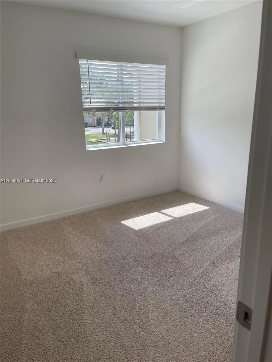 2435 SE 11th St Homestead, FL 33035