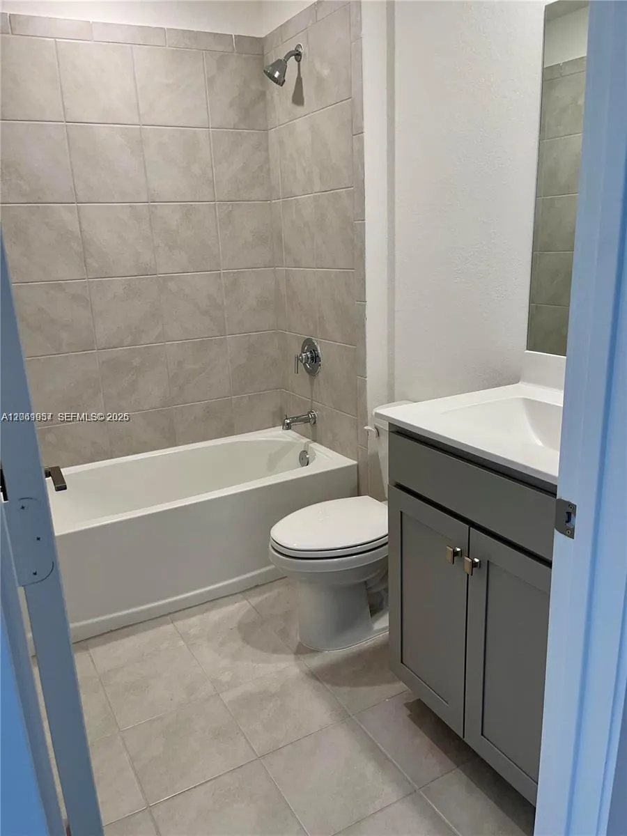 2435 SE 11th St Homestead, FL 33035