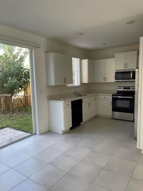 2435 SE 11th St Homestead, FL 33035