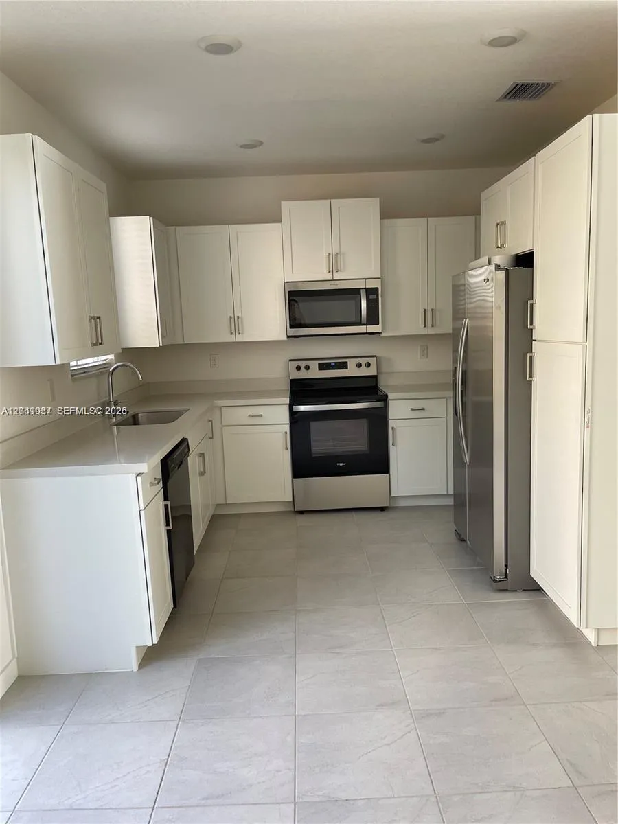 2435 SE 11th St Homestead, FL 33035