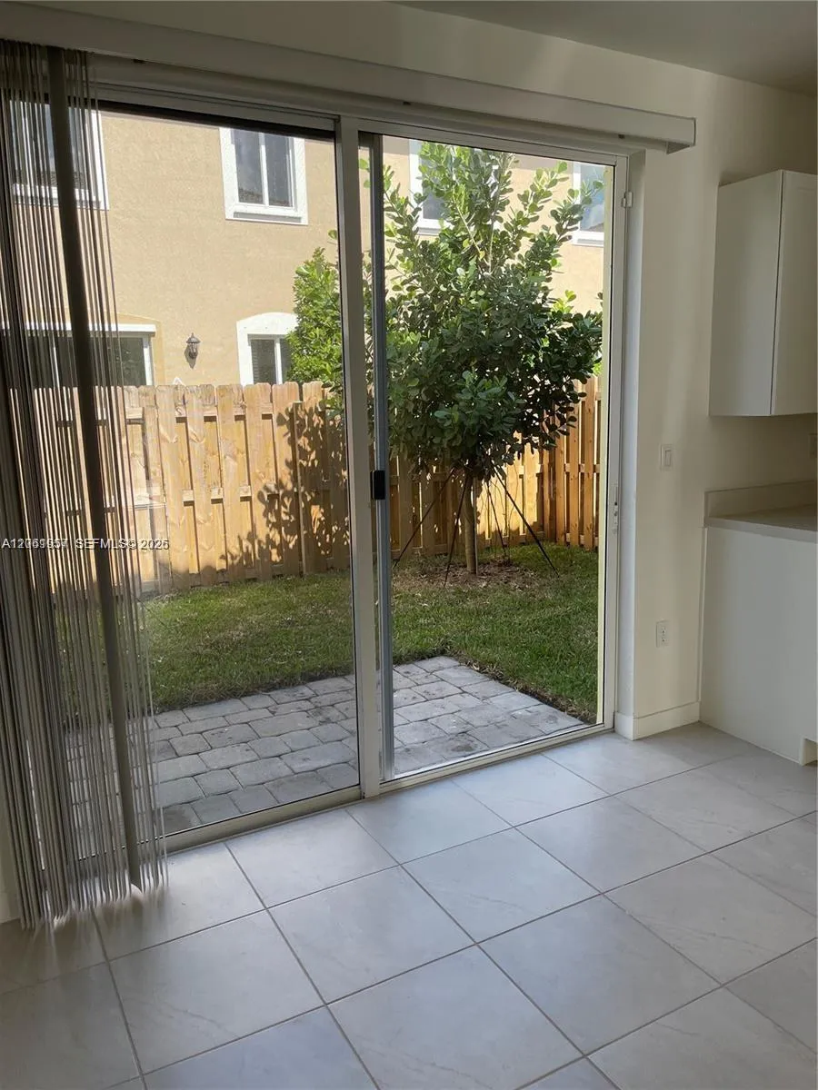 2435 SE 11th St Homestead, FL 33035