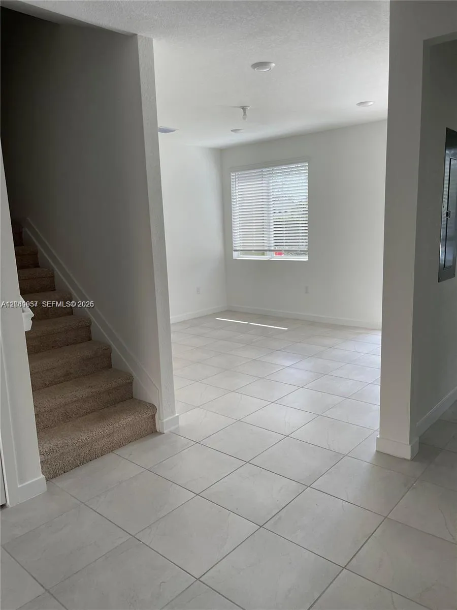 2435 SE 11th St Homestead, FL 33035