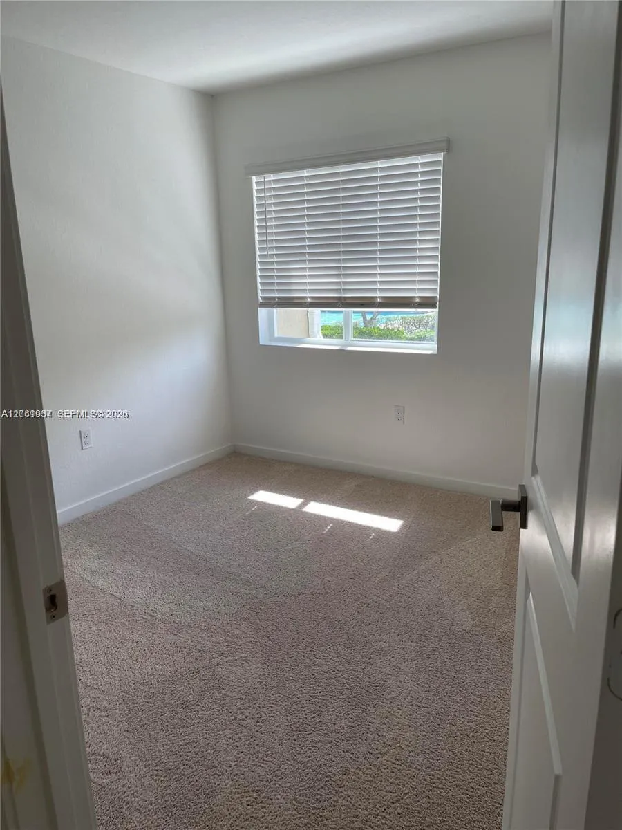 2435 SE 11th St Homestead, FL 33035